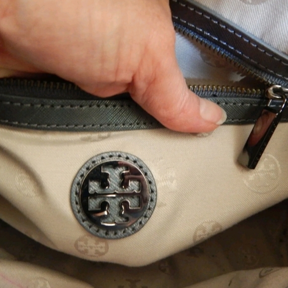 Tory Burch blue/grey stephano Robinson tote bag. - Picture 14 of 15